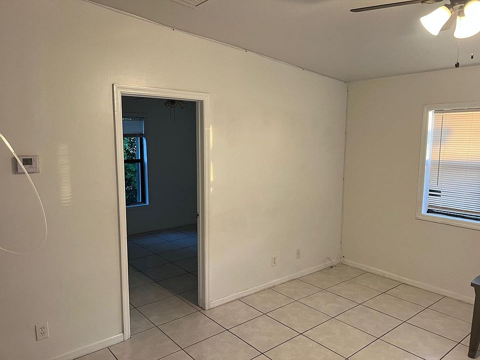 2nd image of 1540 NE 3rd Ave