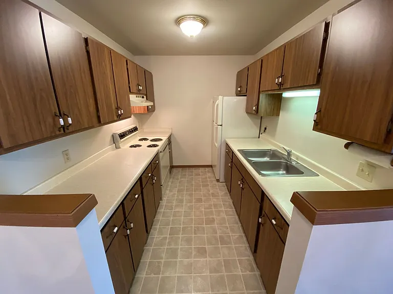 1577 Honeysuckle Rd — Photo 4
