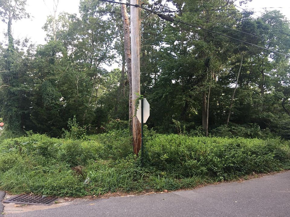 1st image of 301 Halliard Avenue