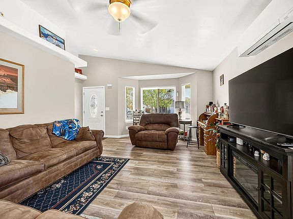 5th image of 5637 Mickshelly Cir
