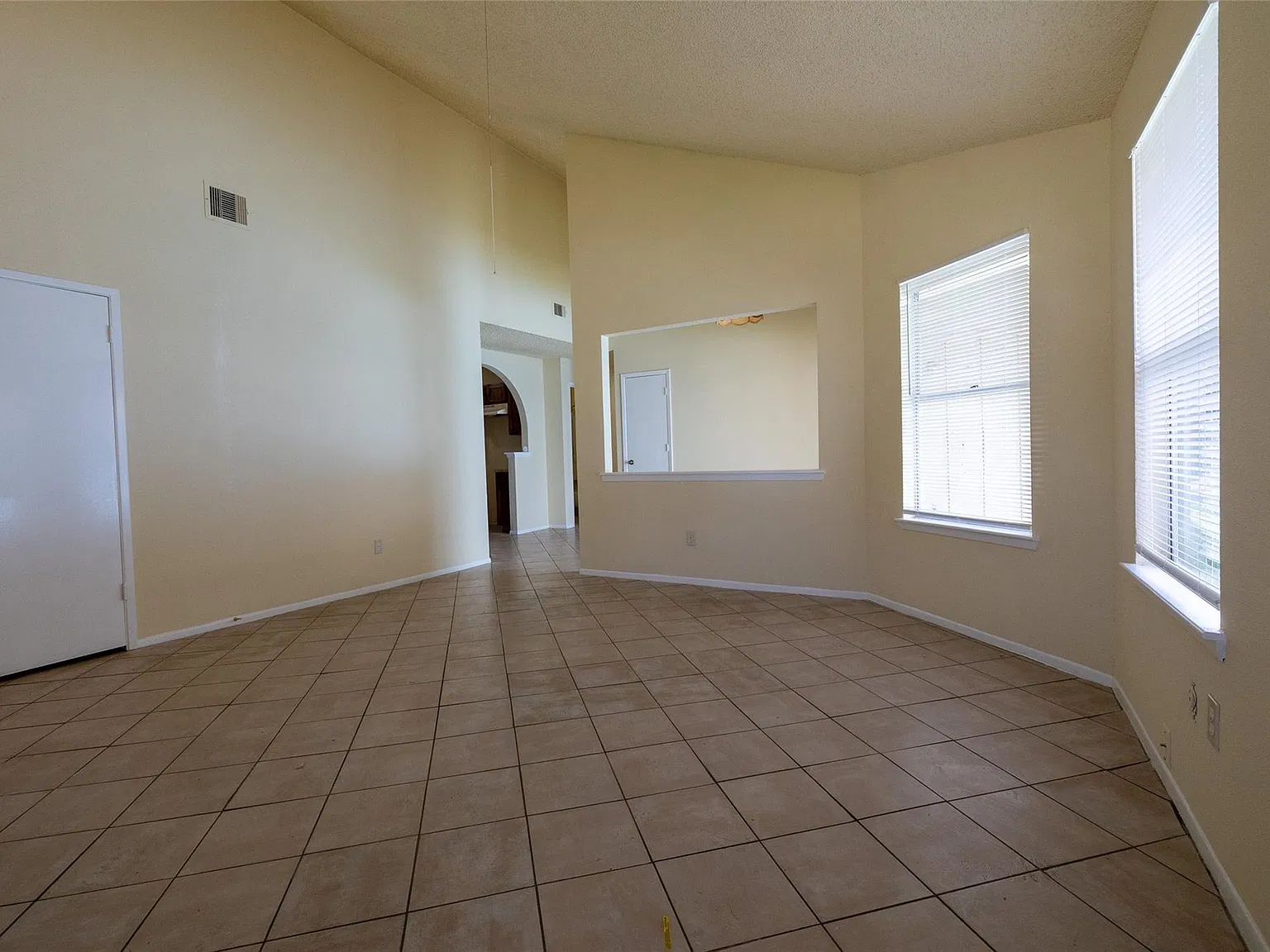 3 bed, 2.0 bath, 1124 sqft, $1,495 — Photo 3
