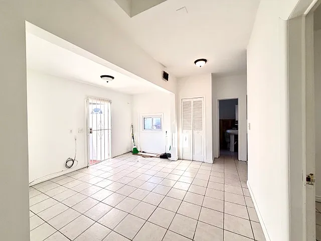 4 bed, 1200 sqft, $2,100 — Photo 4