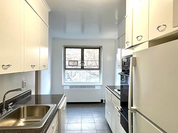 3rd image of 67-35 186th Ln Floor 3