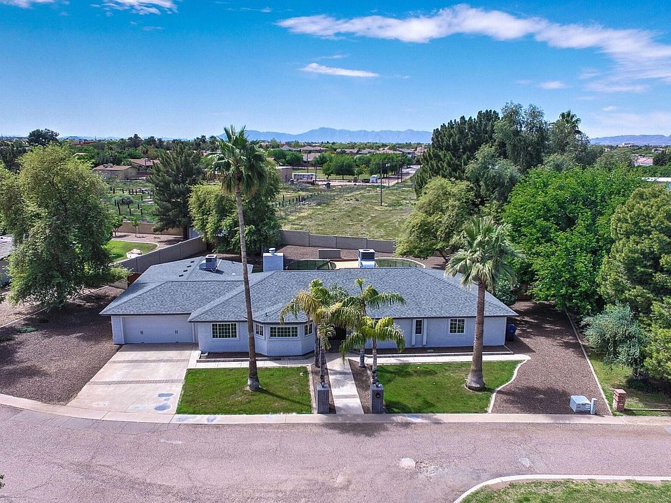 1st image of 1524 S 108th Way