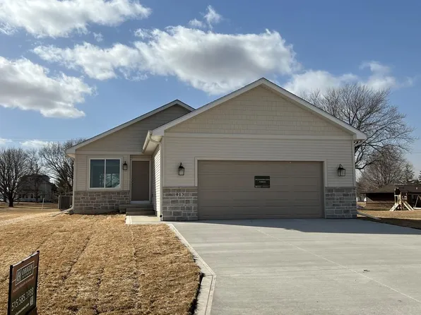 913 Sunrise Dr, Gowrie, IA 50543