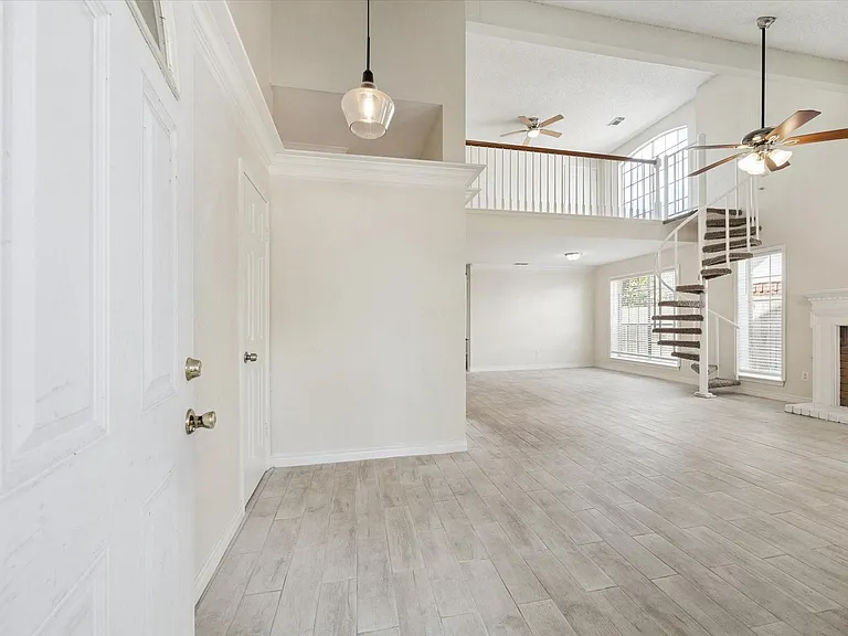 5715 S Magazine Cir — Photo 6