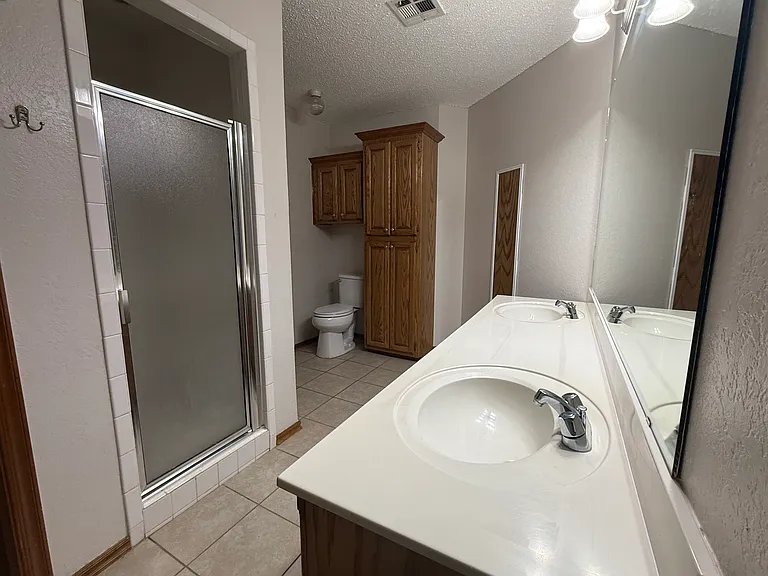 504 Eastridge Dr — Photo 7