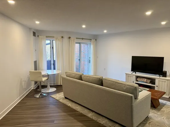 100 Rosemary Way APT 322, Needham, MA 02494