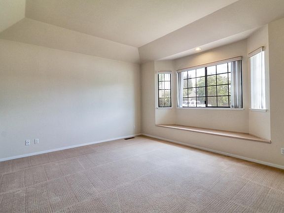 4th image of 330 Tina Dr