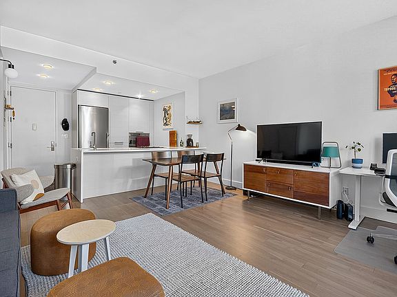 2nd image of 5-19 Borden Ave #2C
