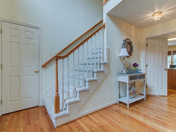 5th image of 7816 College View Ct