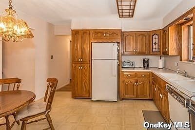 4th image of 80-22 254th St