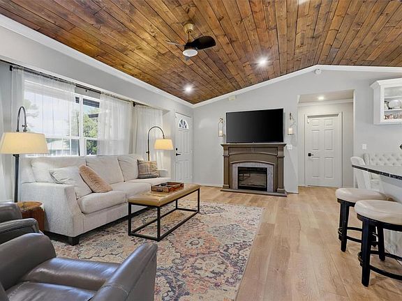 4th image of 684 Crows Bluff Ln