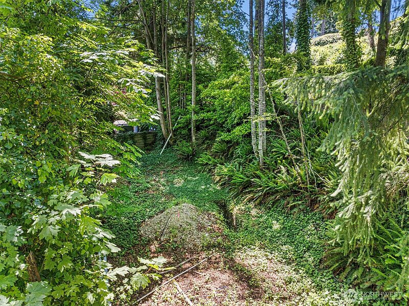 4th image of 14447 Crescent Valley Road NE