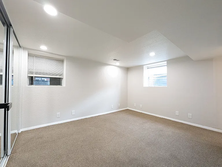 468 S Clarkson St — Photo 26
