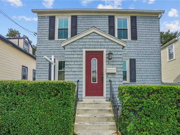 21 Simmons St, Newport, RI 02840