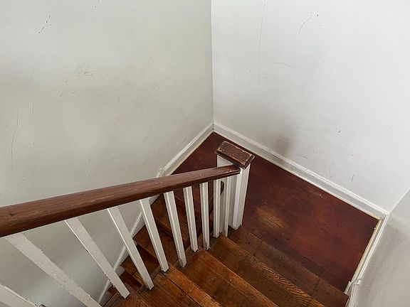 2nd image of 4624 Lansing St #3