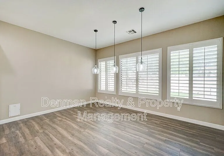 1357 N Drexel — Photo 10