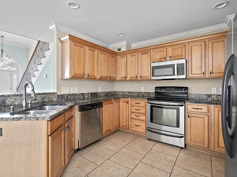 1601 Pickford Ln — Photo 18