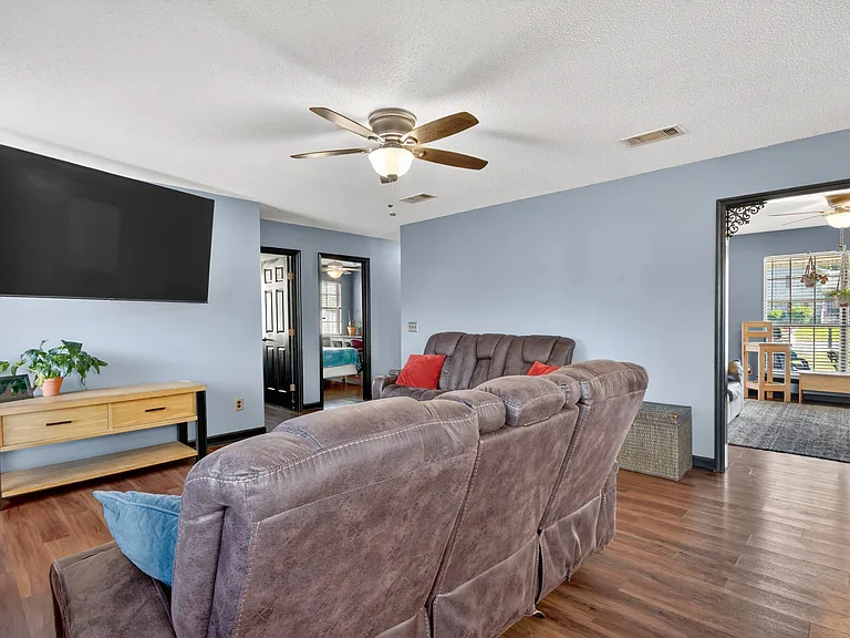 606 Windhaven Dr — Photo 8