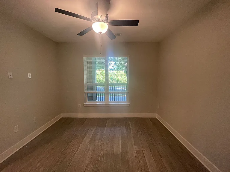 Franklin Forest New Construction 2 Bedrooms — Photo 23