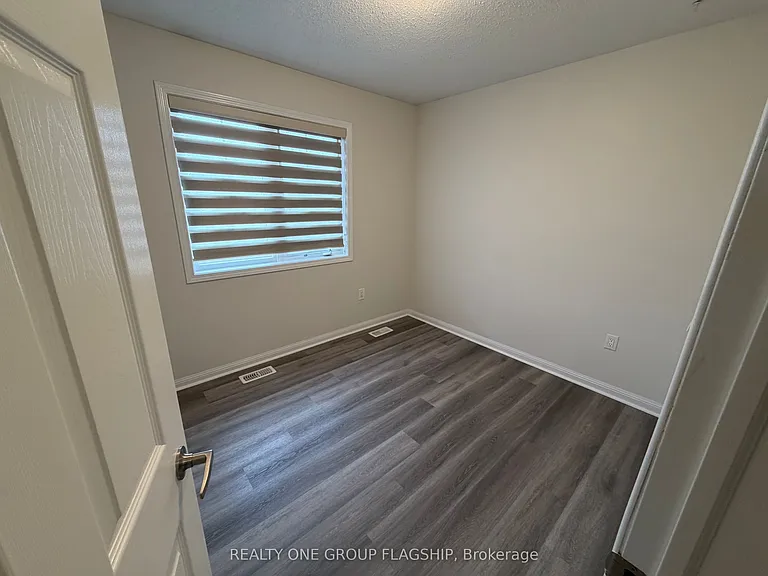 111 Higginbotham Cres — Photo 11