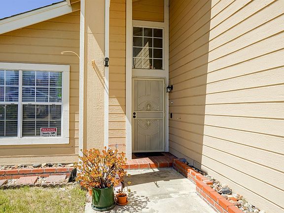 5th image of 26 Canterbury Cir