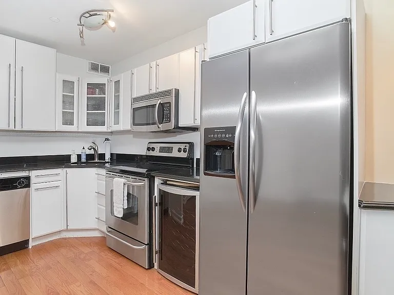 120 Nassau St #3 — Photo 5