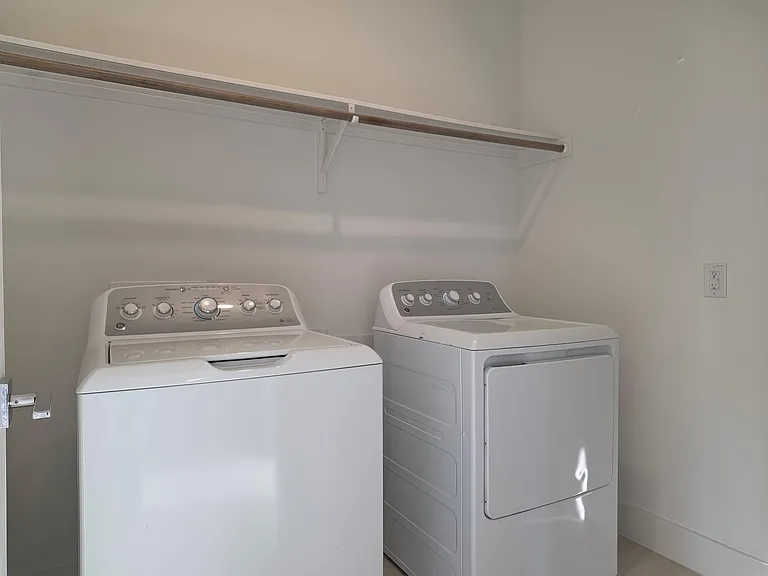 150 Elisha Dr — Photo 11