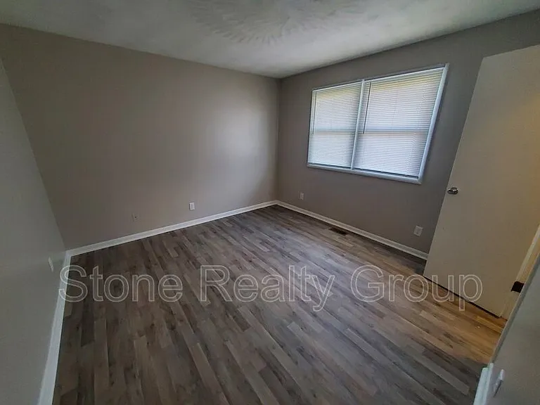7927 E Lambert Ave — Photo 5