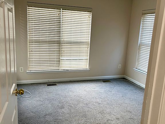 3rd image of 12400 Rollys Ridge Ave
