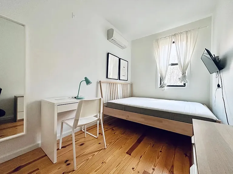 235 Himrod St #2L-437 — Photo 2