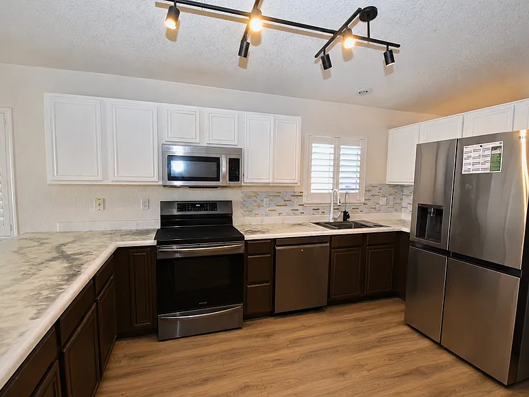 722 Strauss Ct — Photo 4