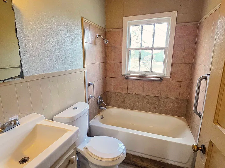 1319 Sycamore St — Photo 21