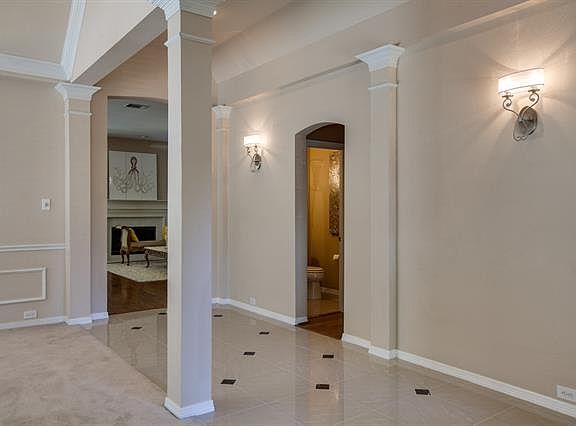 3rd image of 2820 Aberdeen Dr