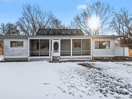 118 Schirmer Pkwy, Buchanan, MI 49107