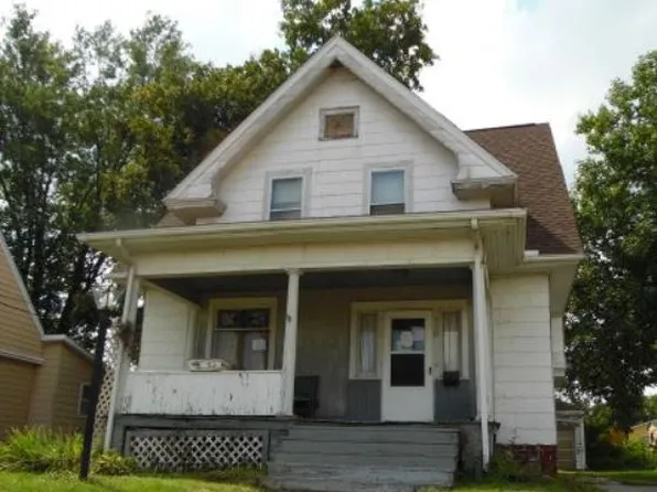 138 Cedar Ave, Galesburg, IL 61401