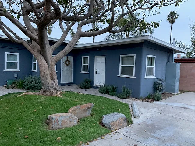 Studio, 300 sqft, $1,875 — Photo 1