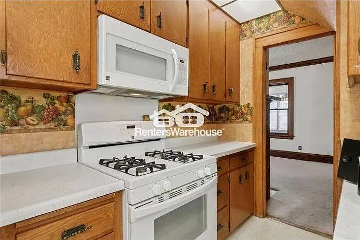 945 Sherburne Ave — Photo 12