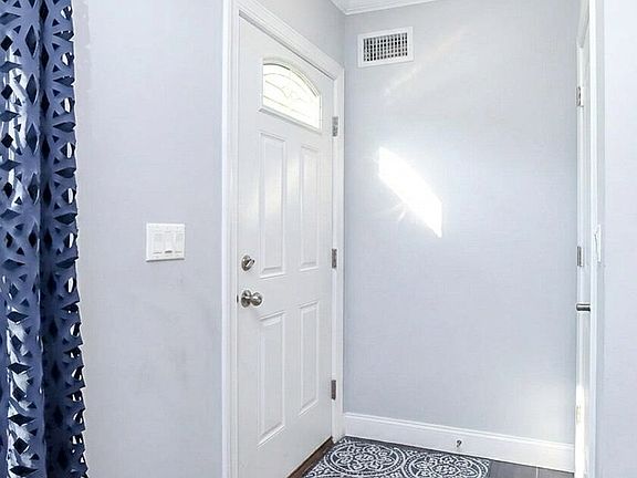4th image of 40 Eugene St
