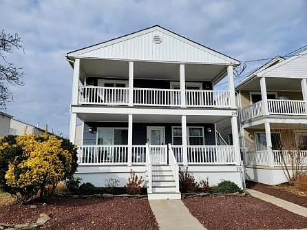 3 bed, 1200 sqft, $2,000 — Photo 1