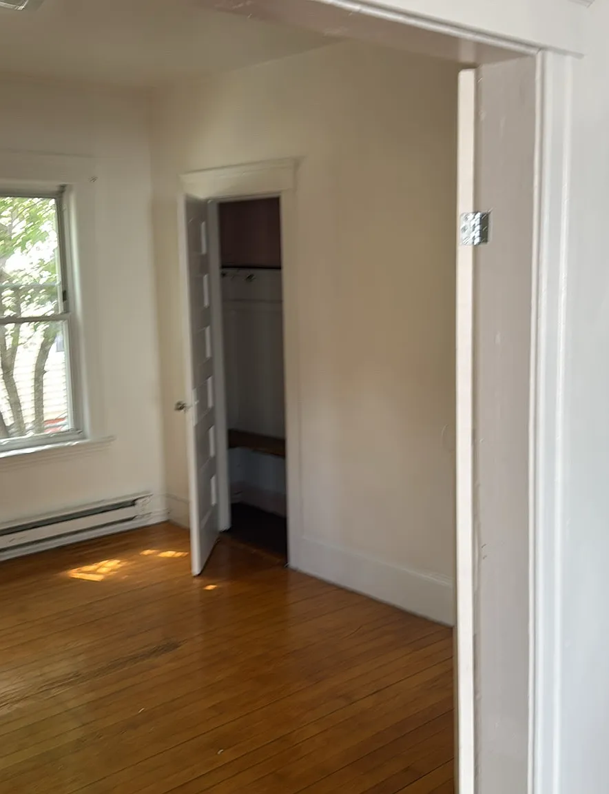 3 bed, $2,000 — Photo 2