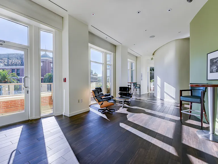 88 King St #110 — Photo 32