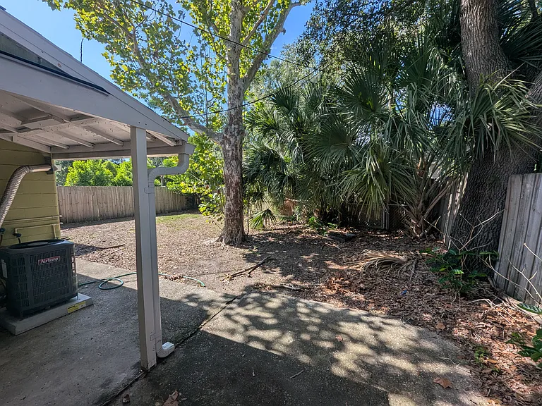 1039 E Walnut St — Photo 10