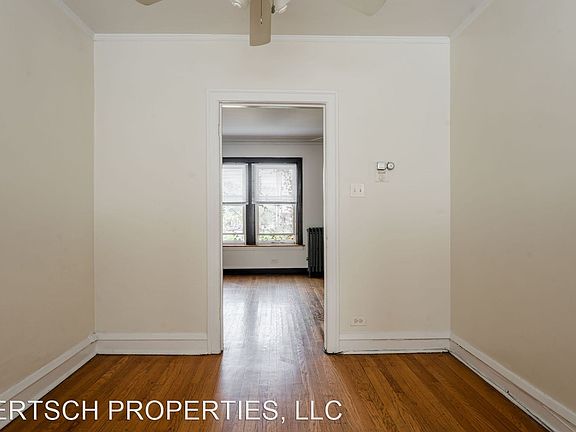 4th image of 2561 W Montrose Ave #2E