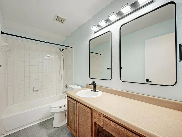 125 Holland St — Photo 31