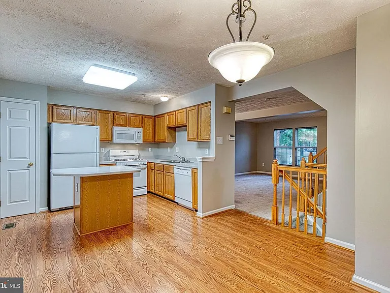 27 Silver Birch Ct — Photo 8