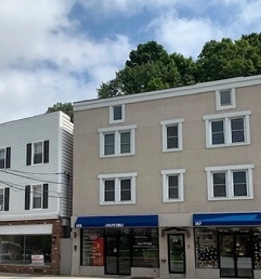 165 E Main St — Photo 1