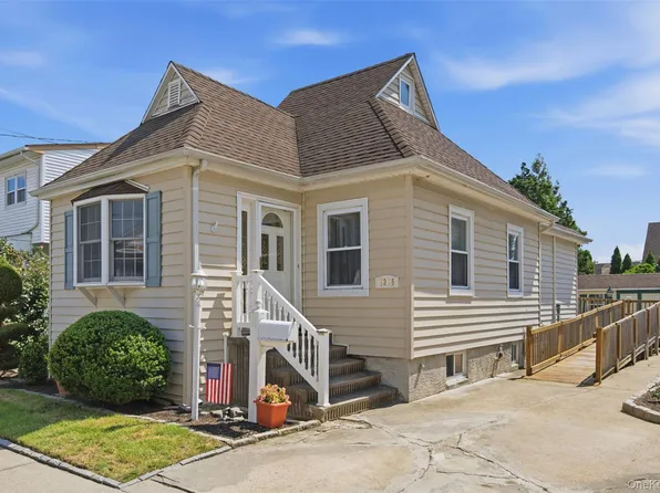 1315 Scimitar Avenue, Elmont, NY 11003