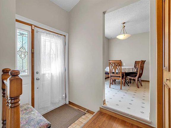 5th image of 28 Macewan Meadow Line NW